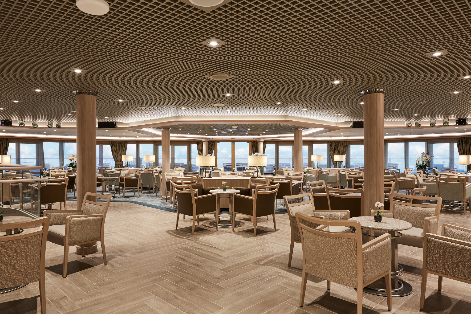 MyCruise Silversea Silver-Muse Offentlige-arealer Barer-lounger-atrium2